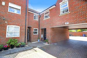 Gallery image of Delightful 2 BED APARTMENT for BICESTER OUTLET SHOPPING by Platinum Key Properties in Bicester