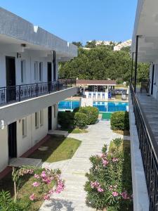 Πισίνα στο ή κοντά στο palm club apart otel