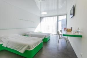 Una cama o camas en una habitación de Chromotel self check-in