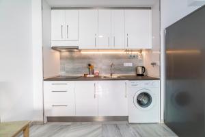 Kuchyň nebo kuchyňský kout v ubytování Apartamento Faro 2 + 16 fotografií