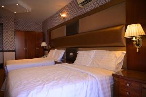 Postel nebo postele na pokoji v ubytování ABJAD CROWN HOTEL + 3 fotografie