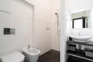 A bathroom at Villa Finibus Terrae