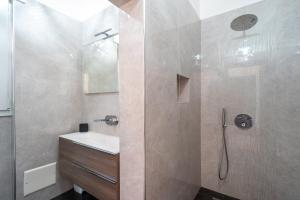 A bathroom at Villa Finibus Terrae
