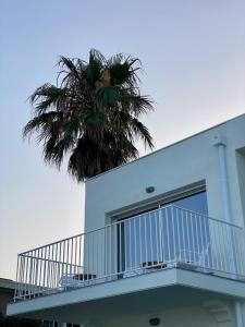 Belle Vue Hôtel的阳台或露台