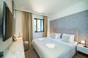 Giường trong phòng chung tại Luxury 2 BD Apartment Ika Marie - Dubrovnik Old Town with Jacuzzi and Parking