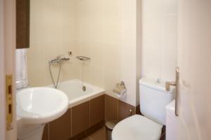 Kúpeľňa v ubytovaní A perfect stay at the historical centre of Kalamata + 8 fotografií
