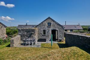 Gallery image of The Barn and Chaffhouse-Beautifully renovated Welsh Barn in Pembrokeshire in Castlemartin