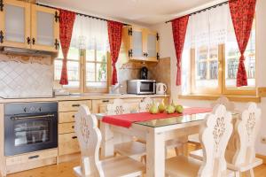 Kuchyňa alebo kuchynka v ubytovaní Apartamenty Stylowe Zakopane