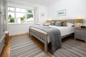 Postel nebo postele na pokoji v ubytování Gaidrew Cottage
