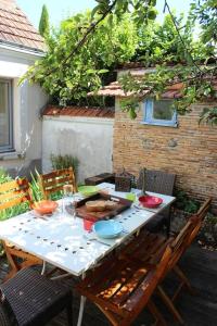 Fotografia z galérie ubytovania Charmante Maison de Ville avec Jardin quartier Prébendes v destinácii Tours