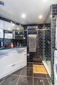 Zdjęcie z galerii obiektu Appartement place Morny - Deauville w mieście Deauville