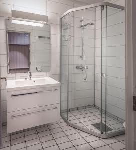 a bathroom with a sink and a glass shower at Bergo Leiligheter in Beitostøl