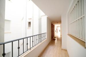 Fotografia z galérie ubytovania Schöne Wohnung mit Pool , Wi-Fi und privat Garage v destinácii Torrevieja