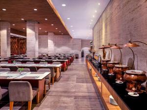 Restaurace v ubytování Grand Mercure Jakarta Harmoni