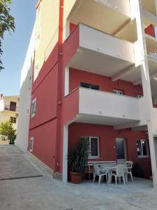 Tòa nhà nơi căn hộ tọa lạc