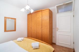 Postel nebo postele na pokoji v ubytování Beachfront Apartment SunVita by Locap Group