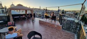 Balkon oz. terasa v nastanitvi New Citadel Hostel