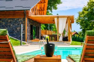 Bazén v ubytovaní Holiday Home Wellspring alebo v jeho blízkosti