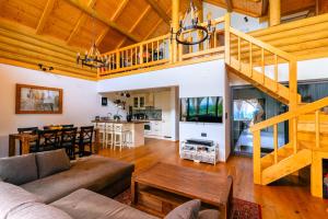 Televízia a/alebo spoločenská miestnosť v ubytovaní Holiday Home Wellspring