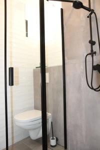 Kúpeľňa v ubytovaní BEM6 ROM-ANTIK - design lakás terasszal a várnál
