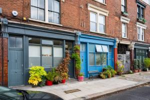 Gallery image of Charming home with roof terrace in East London by UnderTheDoormat in London