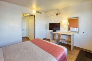 Postel nebo postele na pokoji v ubytování Motel 6-Pendleton, OR