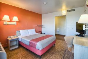 Postel nebo postele na pokoji v ubytování Motel 6-Pendleton, OR