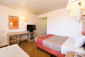 TV a/nebo společenská místnost v ubytování Motel 6-Pendleton, OR