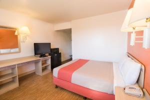 Postel nebo postele na pokoji v ubytování Motel 6-Pendleton, OR