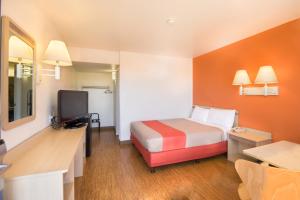 TV a/nebo společenská místnost v ubytování Motel 6-Pendleton, OR