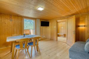 Televízia a/alebo spoločenská miestnosť v ubytovaní HUS24