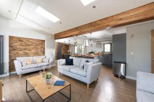 Posezení v ubytování Primrose Lodge, 25 Roadford Lake Lodges