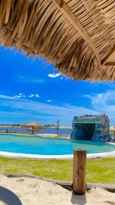 Imagen de la galería de Apartamento com vista para o mar, piscina , deck , playground e estacionamento ., en Taíba