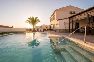 Bazén v ubytovaní La Era Gran casa de vacaciones para grupos adaptad alebo v jeho blízkosti