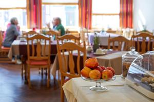 Restaurant o un lloc per menjar a Hotel Schlossblick