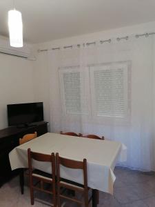 TV a/nebo společenská místnost v ubytování Apartments Zdenka