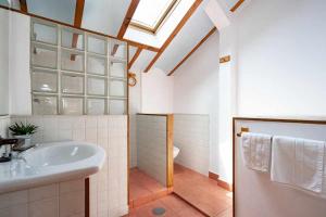 Koupelna v ubytování Casa con jardín cerca de la playa El porton