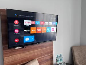 TV a/nebo společenská místnost v ubytování Hotel Komfort