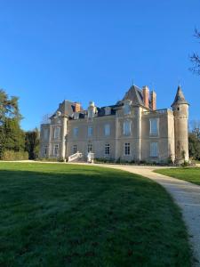 Photo de la galerie de l'établissement Château de St-Fulgent, gîte Le Parc, à Saint-Fulgent
