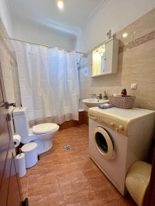 Koupelna v ubytování Atrium Luxurious Sea View Apartment + 34 fotografií