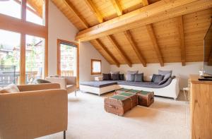 a living room with two couches and a table at Zentrale Penthouse im Haus Padrun in Arosa