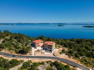 Afbeelding uit fotogalerij van TEONA Luxury Apartment with terrace in Sali