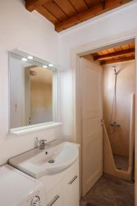 Bagno di Mykonos in White