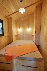 Кровать или кровати в номере Le Jardin Saint Germain Lodges and Events