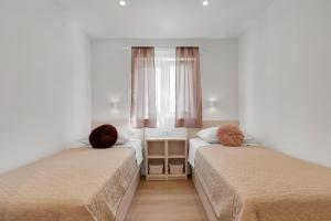 Posteľ alebo postele v izbe v ubytovaní Apartman Roza, prekrasni novi apartman s parkingom