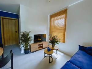 a living room with a blue couch and a table at Cztery Pory Roku in Wiele