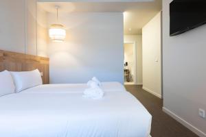 URBAIA ROOMS客房内的一张或多张床位