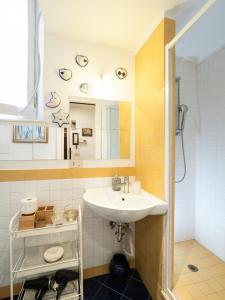 A bathroom at Central Apartment in Trastevere