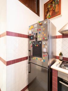A kitchen or kitchenette at Central Apartment in Trastevere