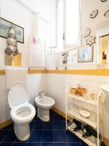 A bathroom at Central Apartment in Trastevere